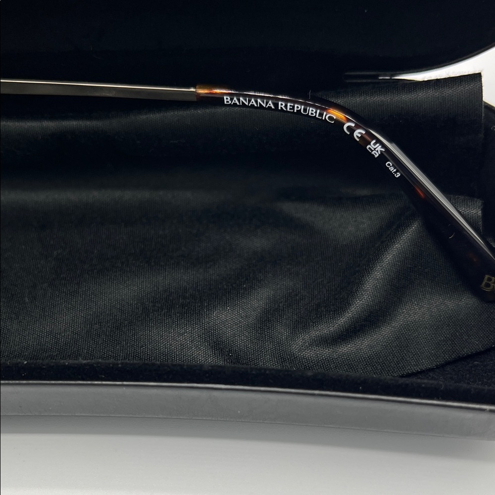 NEW✨Banana Republic✨             
Gold Frame Sunglasses - Picture 2 of 7